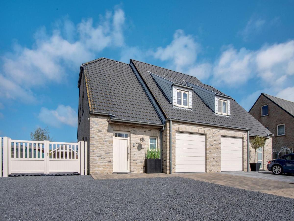 Modern Holiday Home In De Haan With Garden Экстерьер фото