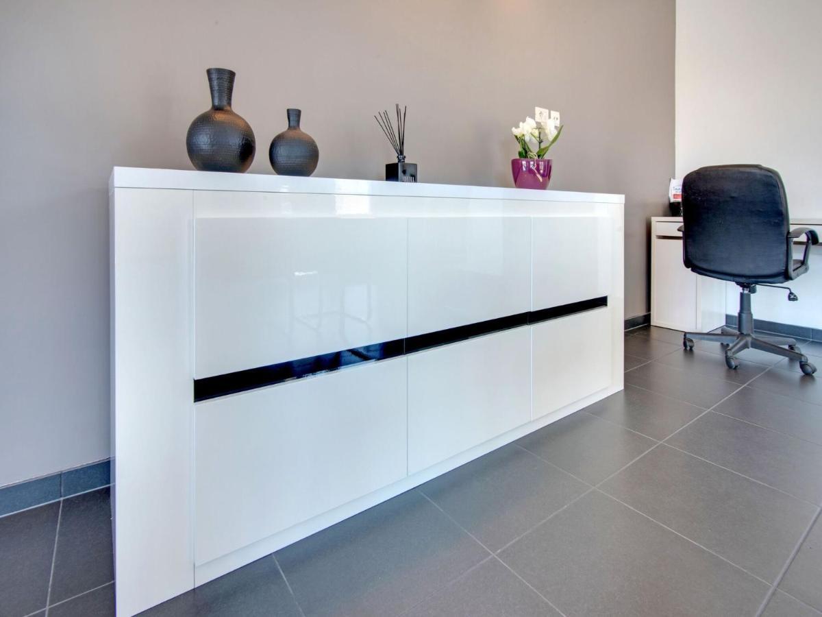 Modern Holiday Home In De Haan With Garden Экстерьер фото